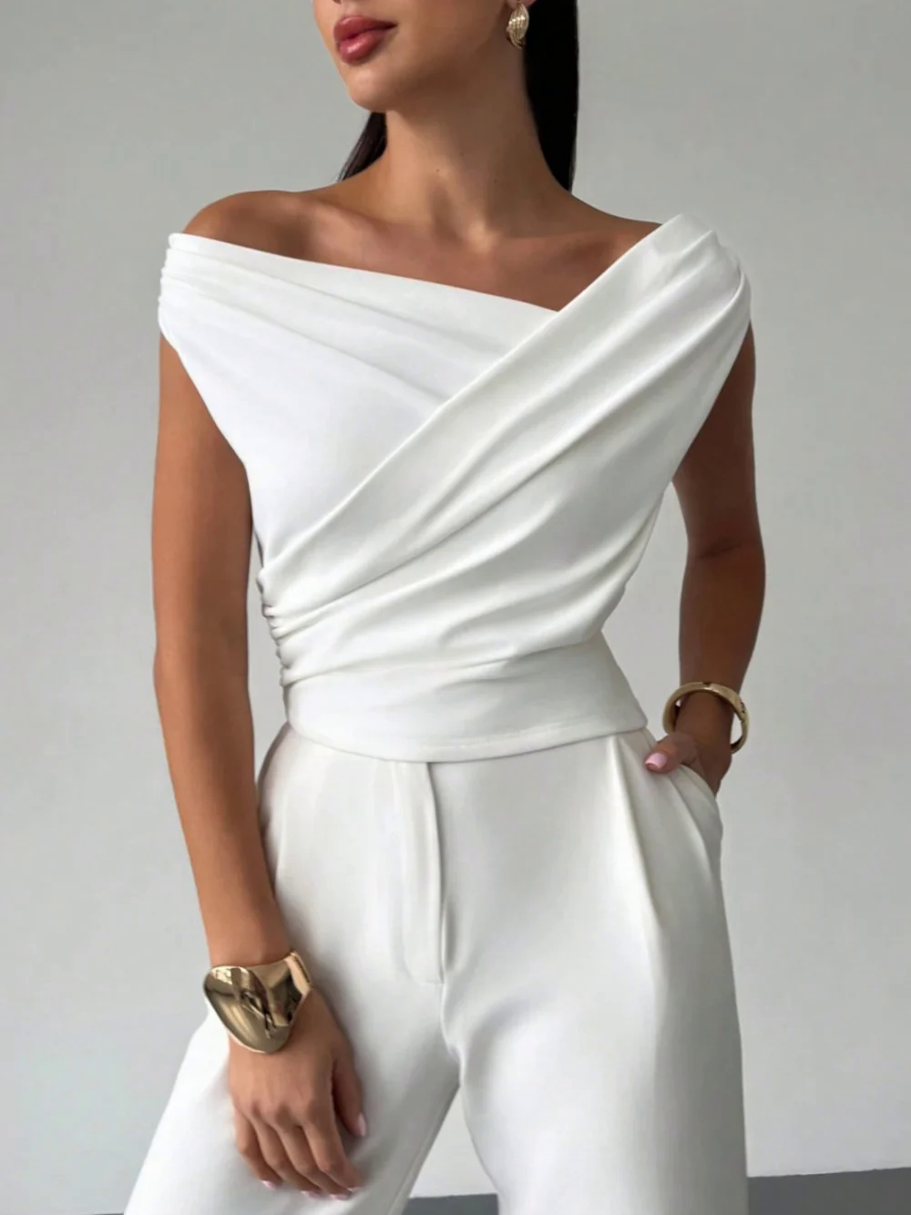 Off-shoulder fitted sleeveless crop top