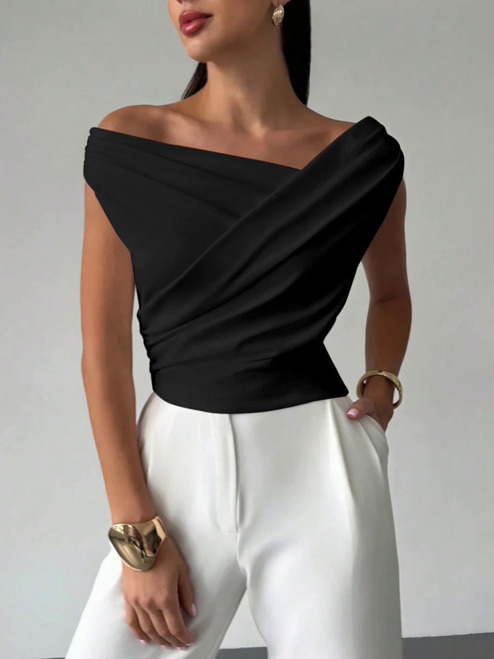 Off-shoulder fitted sleeveless crop top